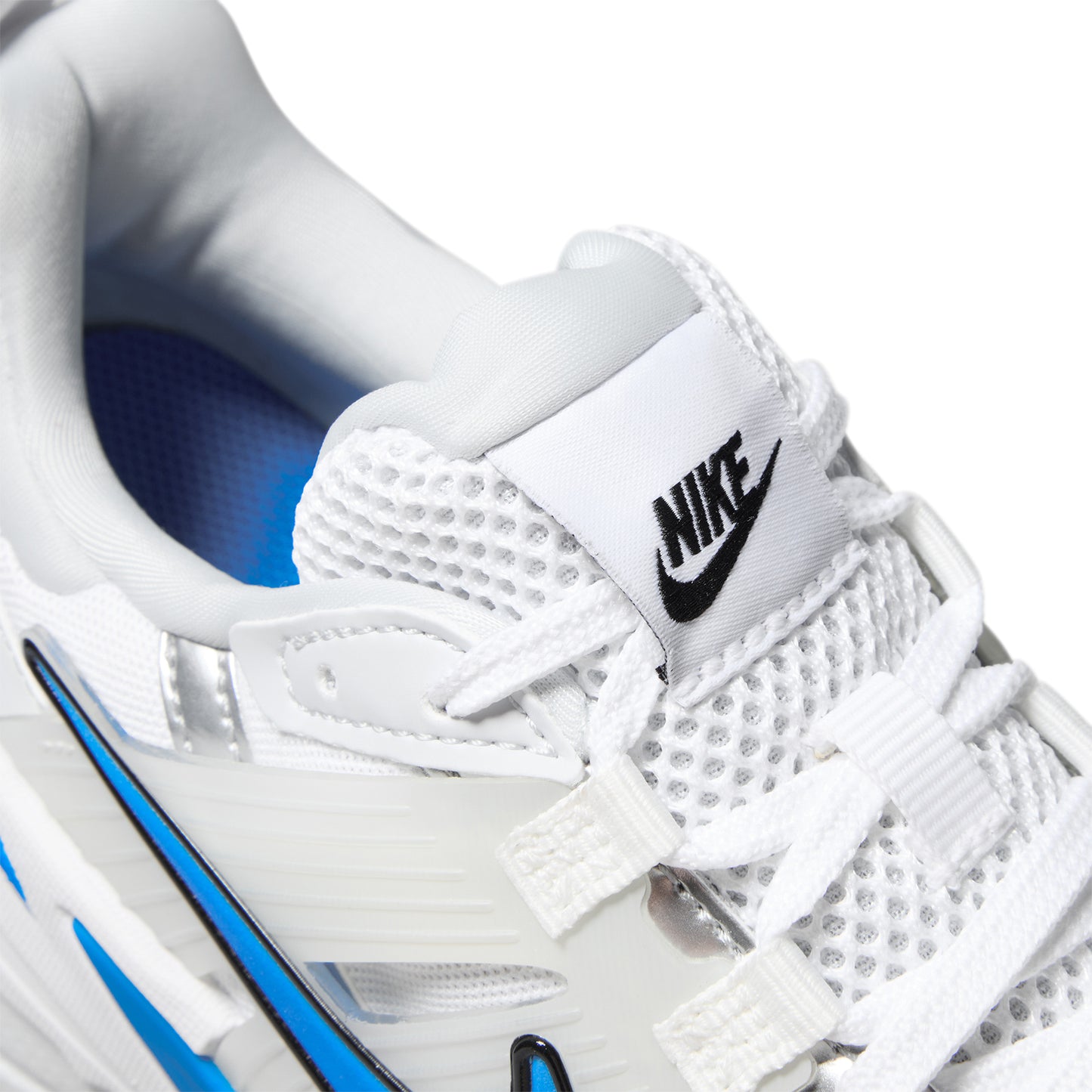 Nike Womens V2K Run (White/Light Photo Blue/Pure Platinum)