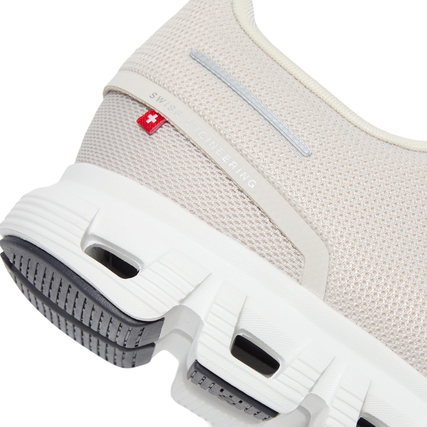ON Cloud 6 (Pearl/White)