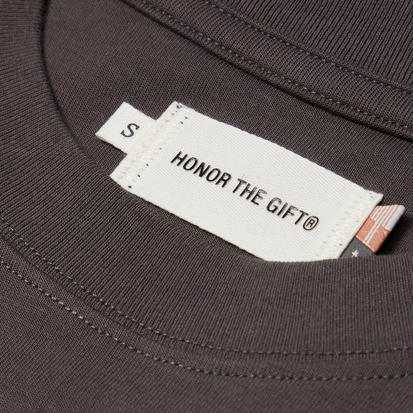 Honor The Gift Pendant Box Tee (Charcoal)