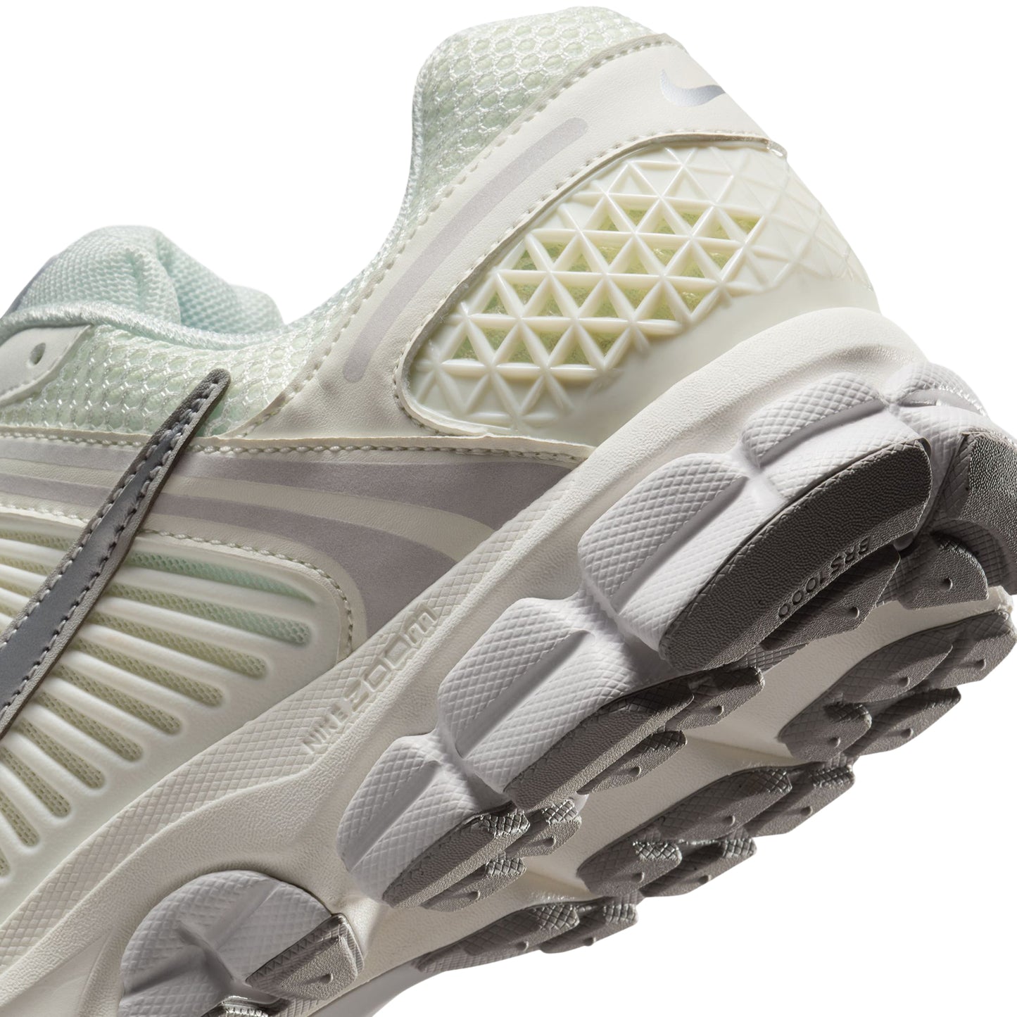 Nike Zoom Vomero 5 (Sail/Metallic Silver/Vast Grey)