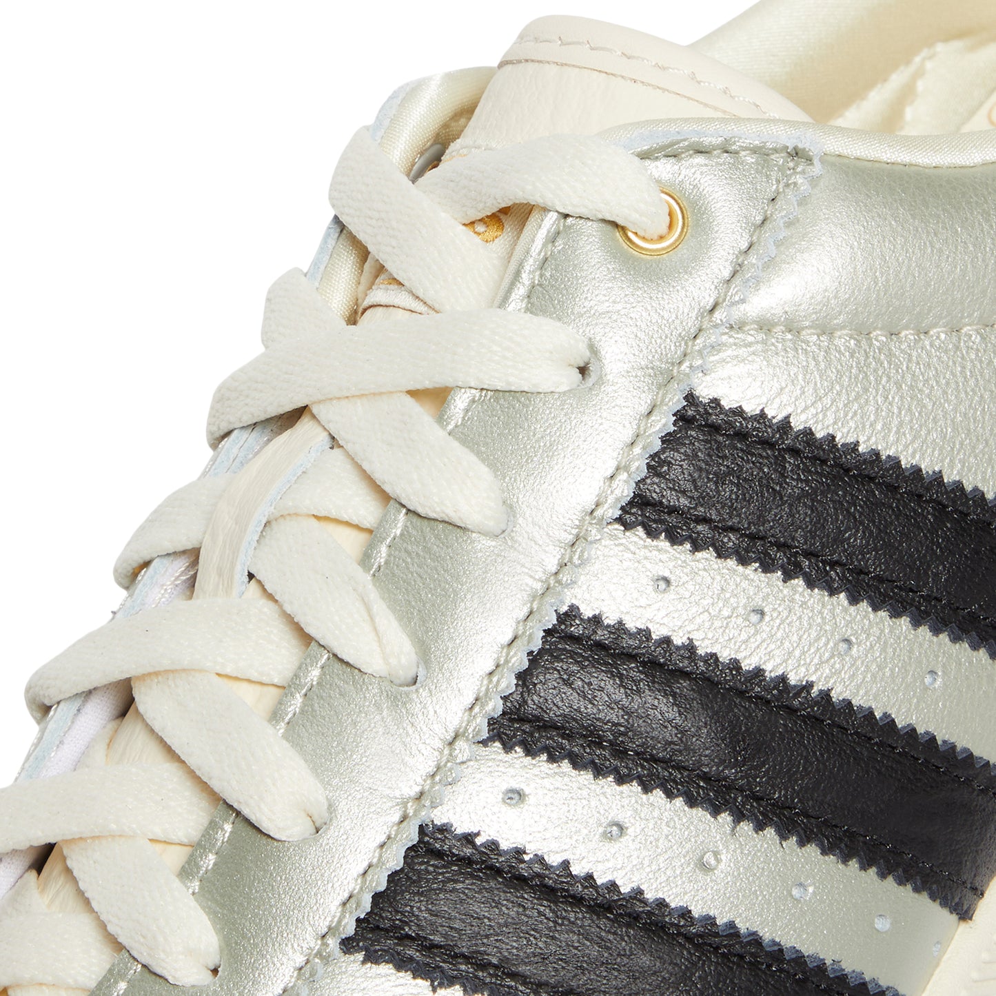 adidas Womens Japan (Silver/Core Black/Cream White)