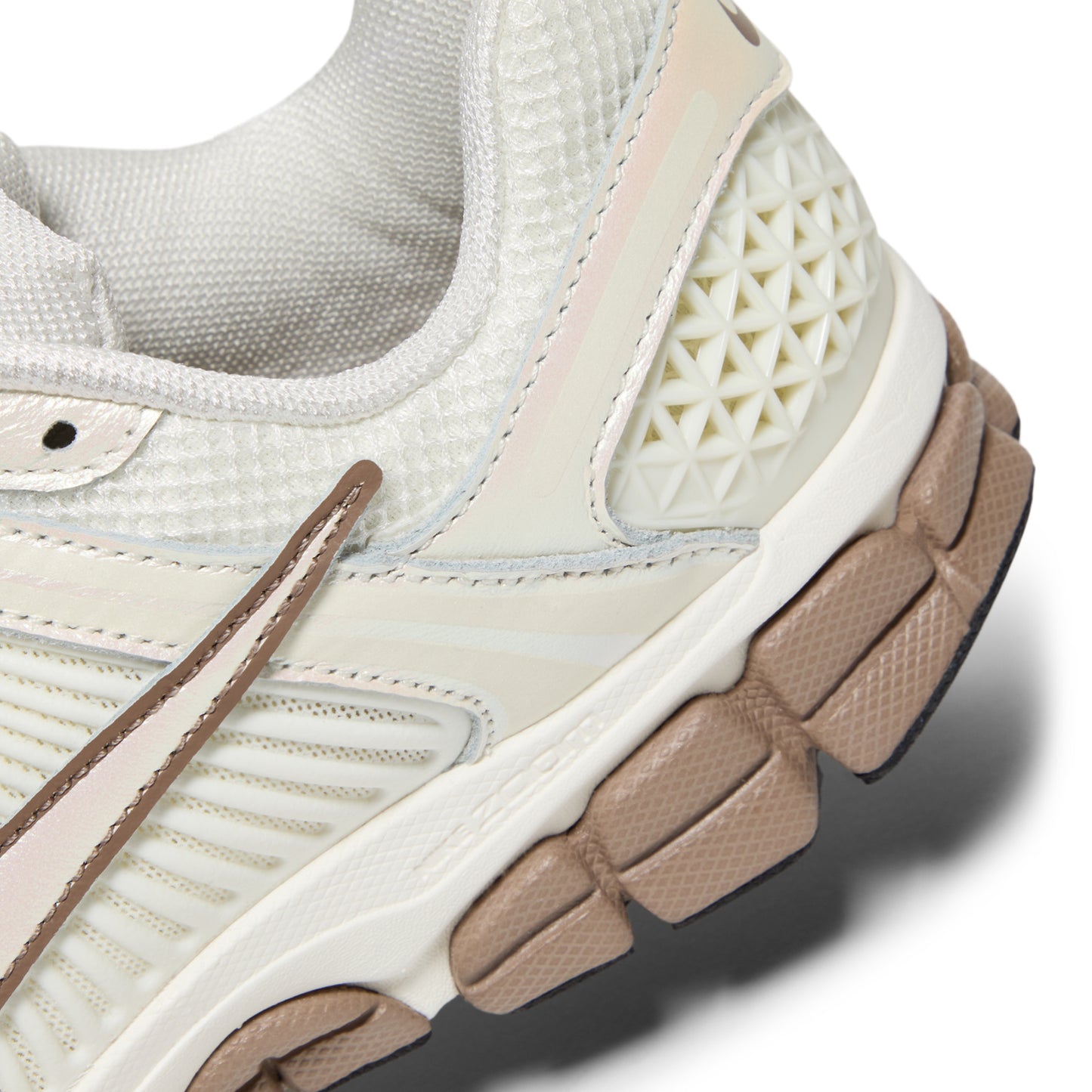 Nike Womens Zoom Vomero 5 (Sail/Mink Brown/Black)