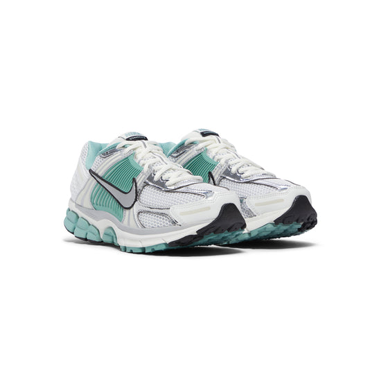 Nike Womens Zoom Vomero 5 (Summit White/Metallic Silver/Wolf Grey)
