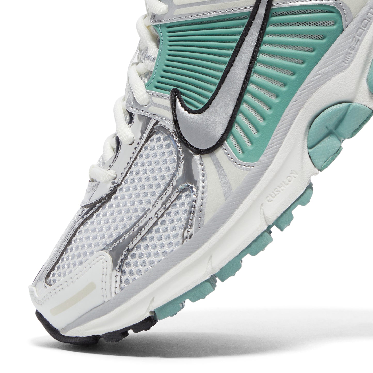 Nike Womens Zoom Vomero 5 (Summit White/Metallic Silver/Wolf Grey)