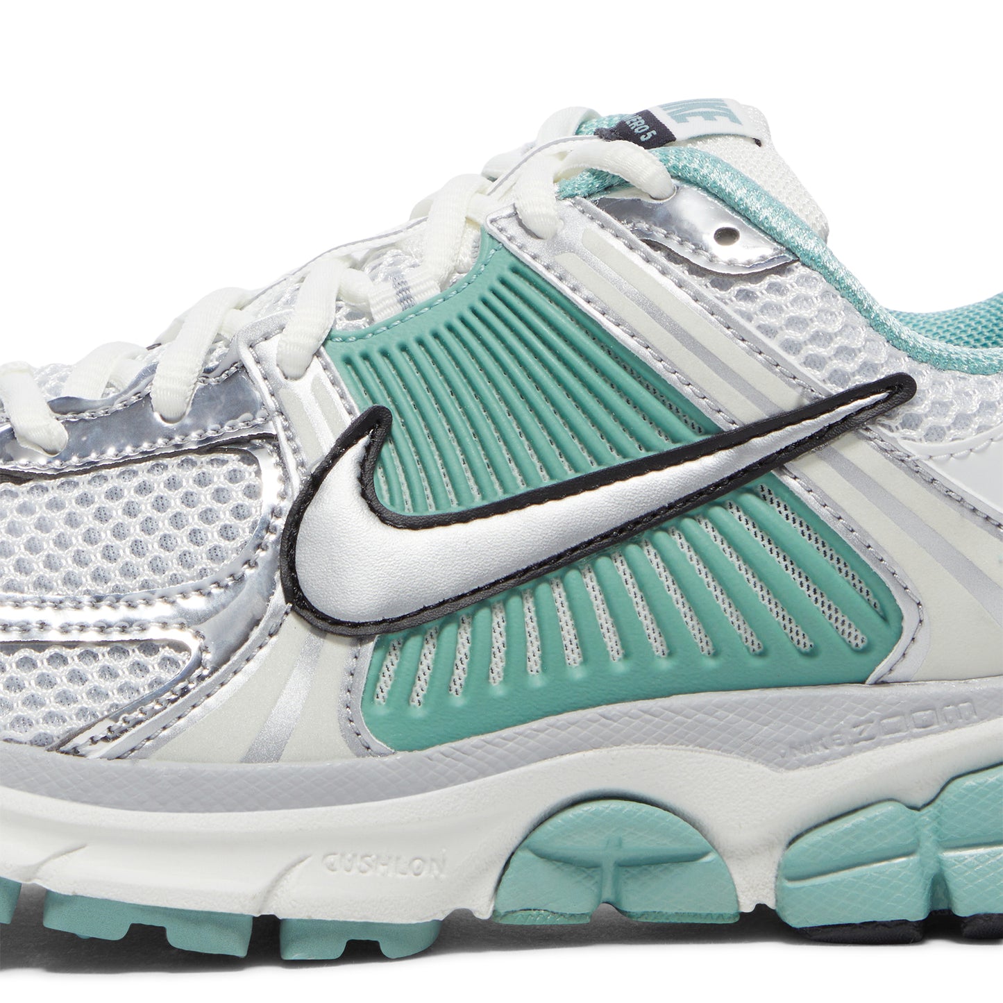 Nike Womens Zoom Vomero 5 (Summit White/Metallic Silver/Wolf Grey)
