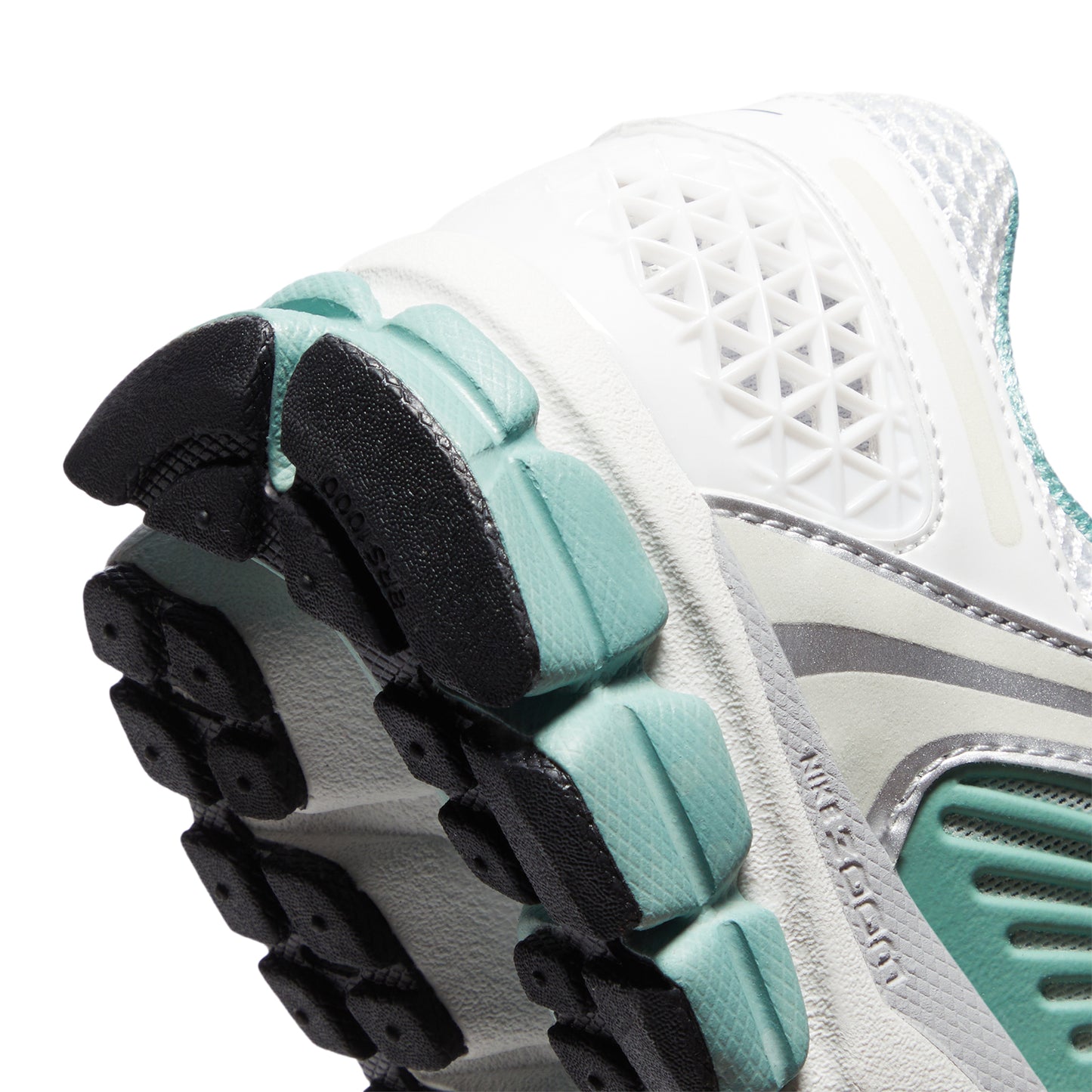 Nike Womens Zoom Vomero 5 (Summit White/Metallic Silver/Wolf Grey)