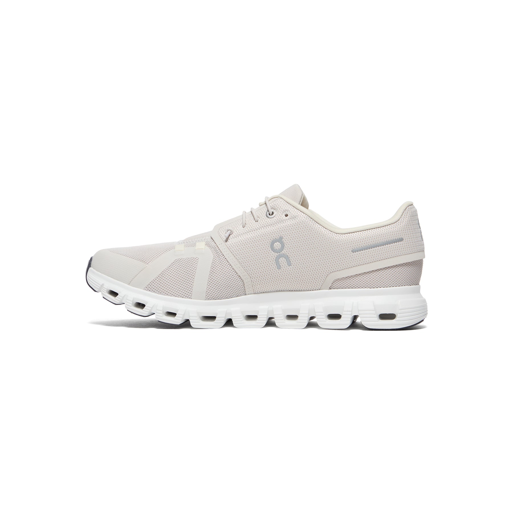 ON Cloud 6 (Pearl/White) – CNCPTS