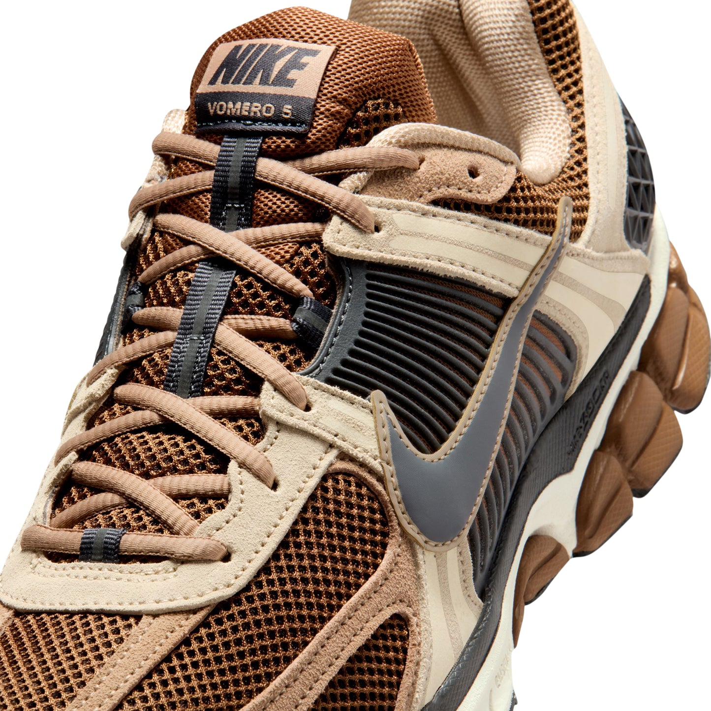 Nike Zoom Vomero 5 (Lt British Tan/Dk Smoke Grey)