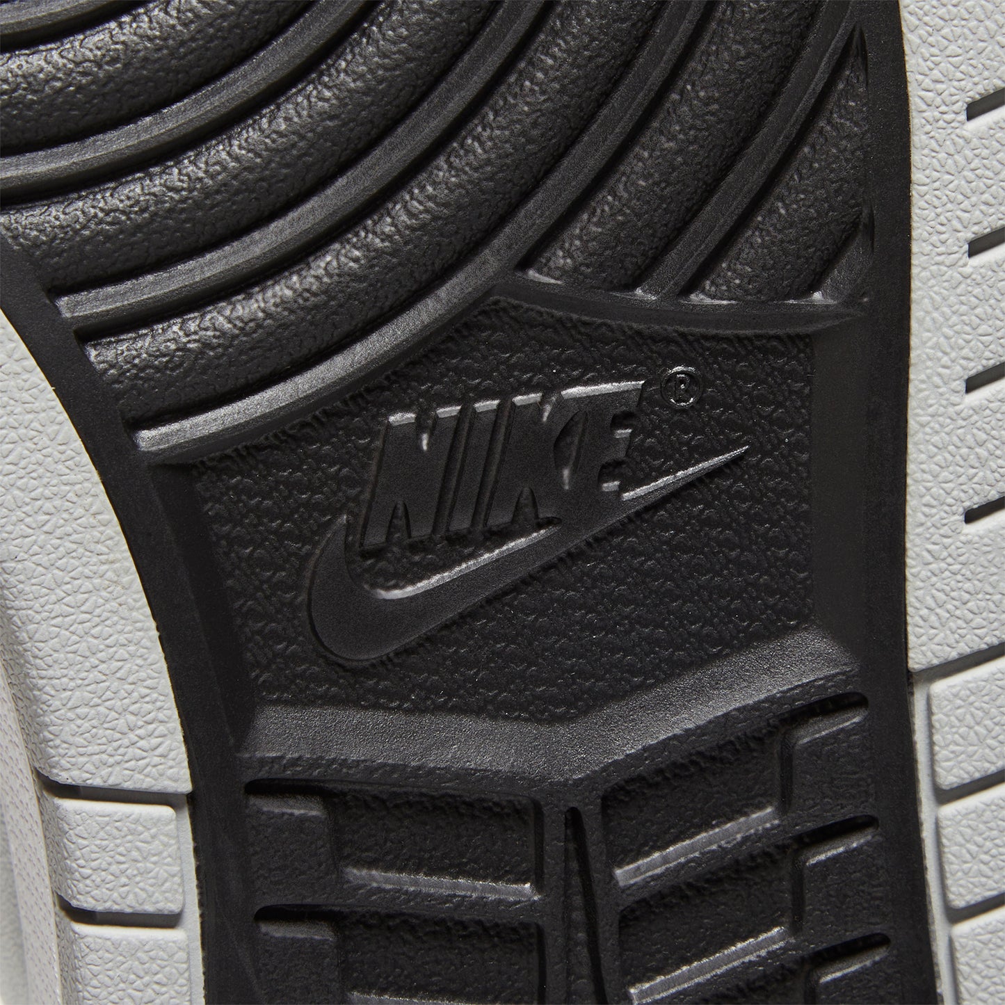 Nike Air Jordan 1 Zoom CMFT (Black/White/Light Smoke Grey)