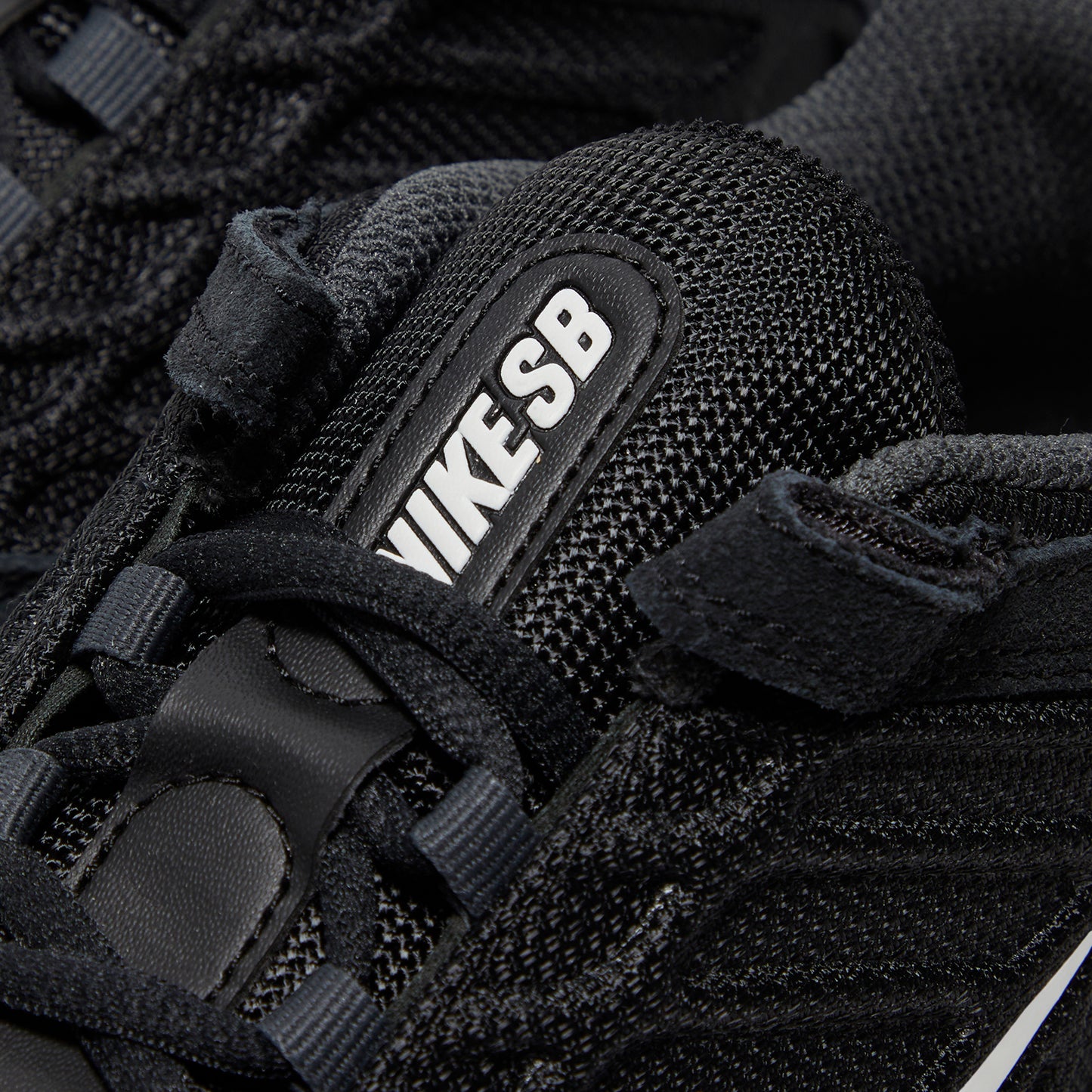 Nike SB Vertebrae (Black/Summit White/Anthracite)