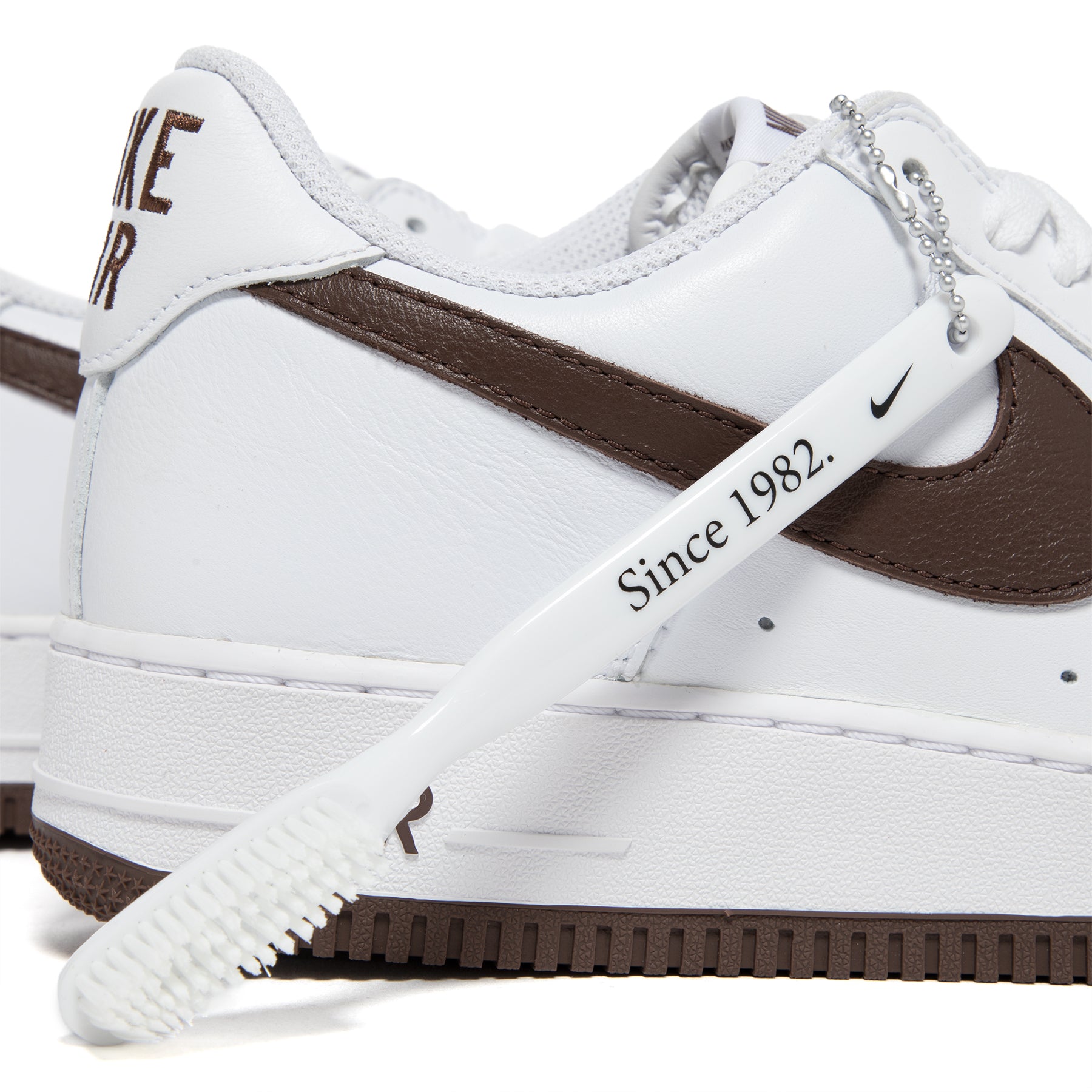 Nike Air Force 1 Low Retro (White/Chocolate/Metallic Gold) – Concepts