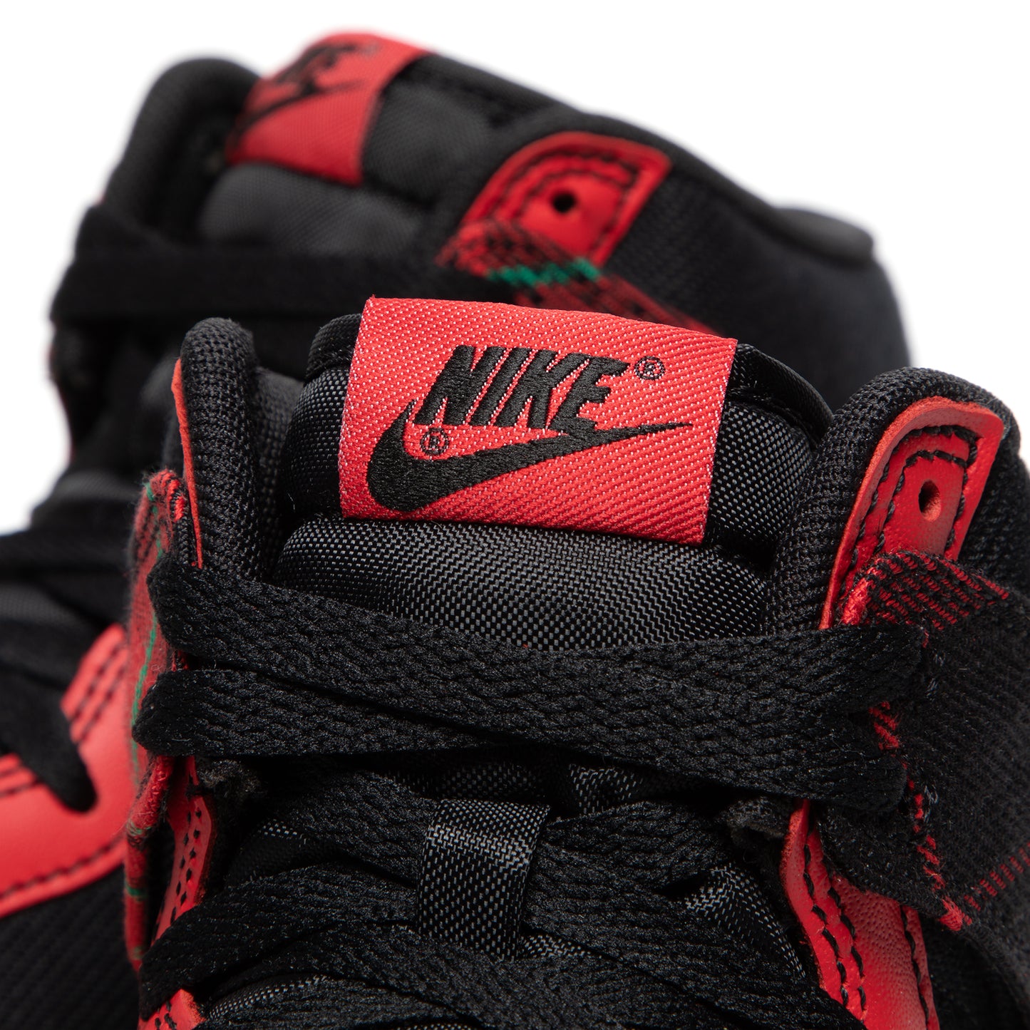 Nike Dunk High Retro SE (Black/Pale Ivory/University Red)