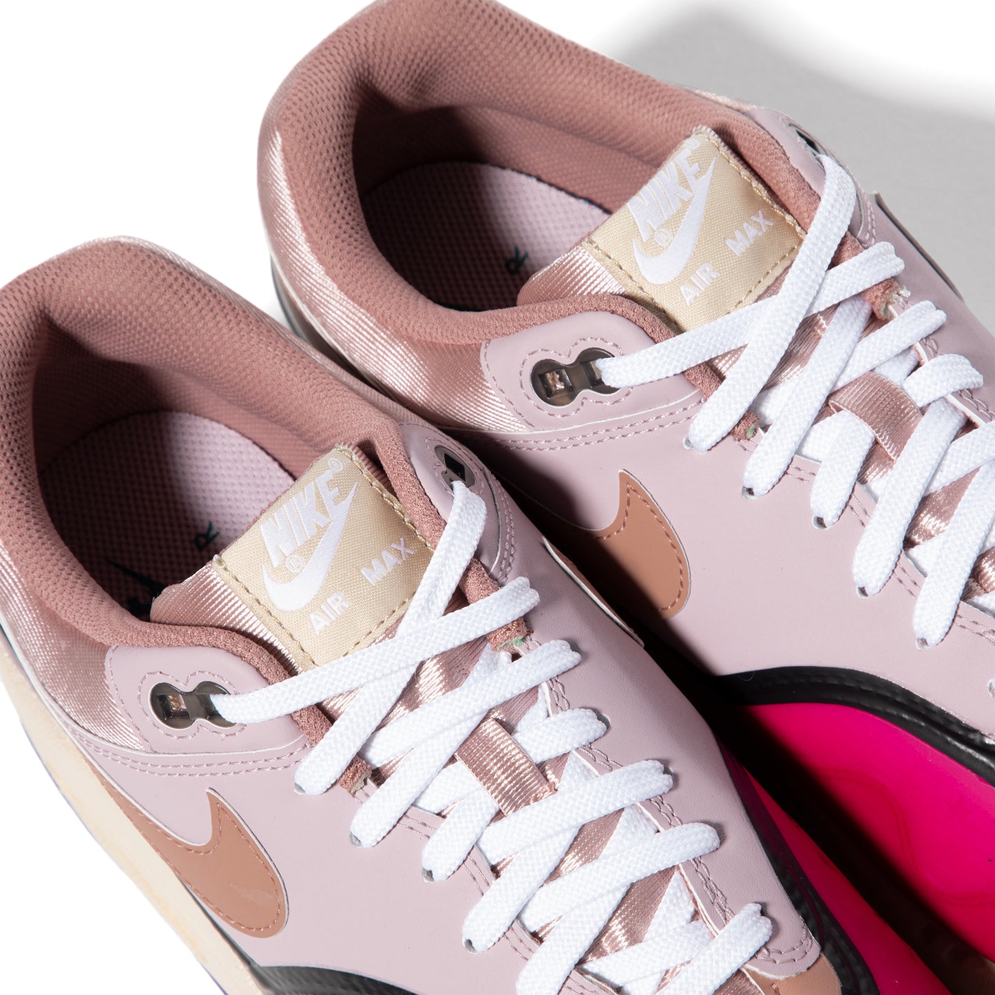 Nike Womens Air Max 1 Premium (Plum Fog/Fossil Rose/Pink Oxford)