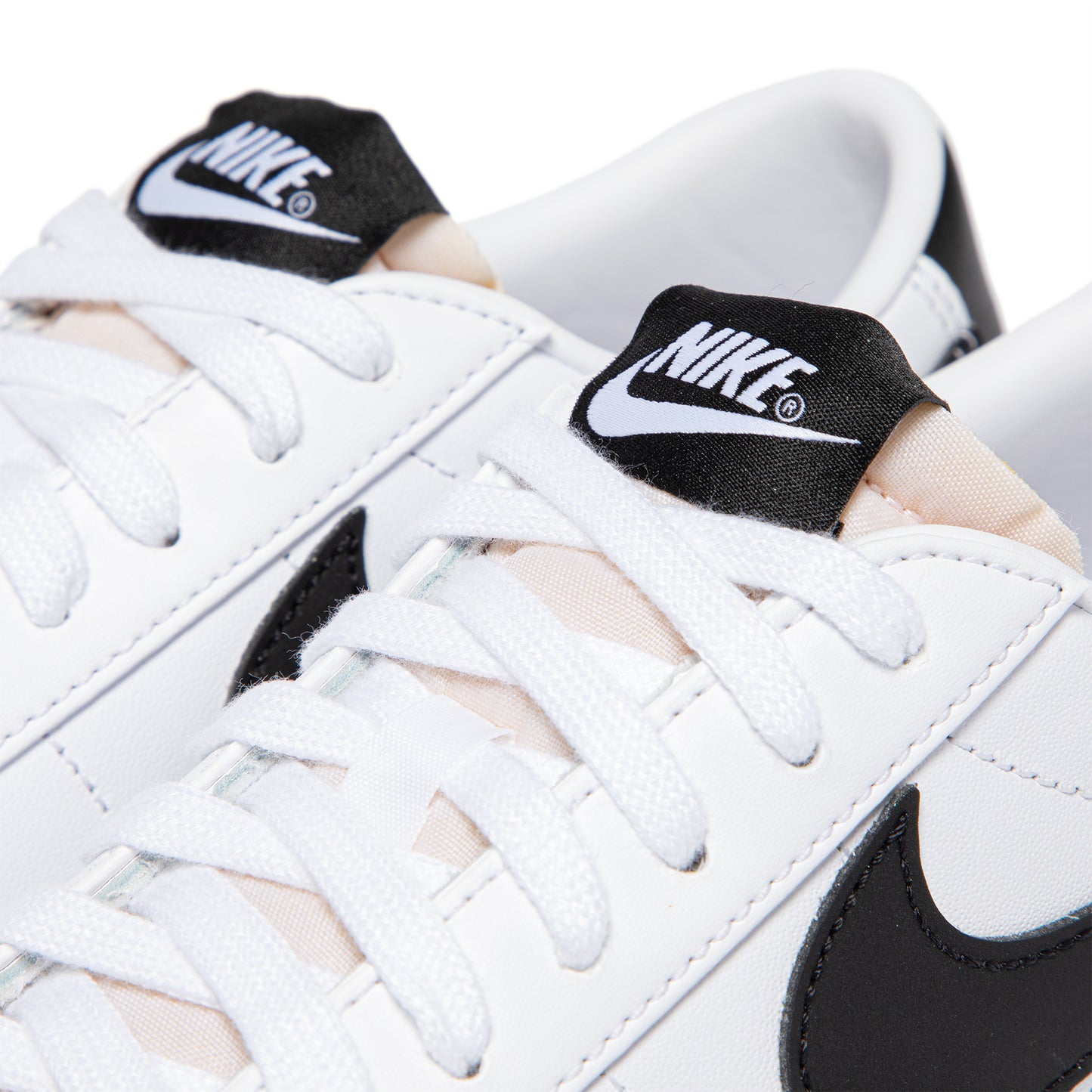 Nike Womens Blazer Low '77 Shoes (White/Black/Sail)
