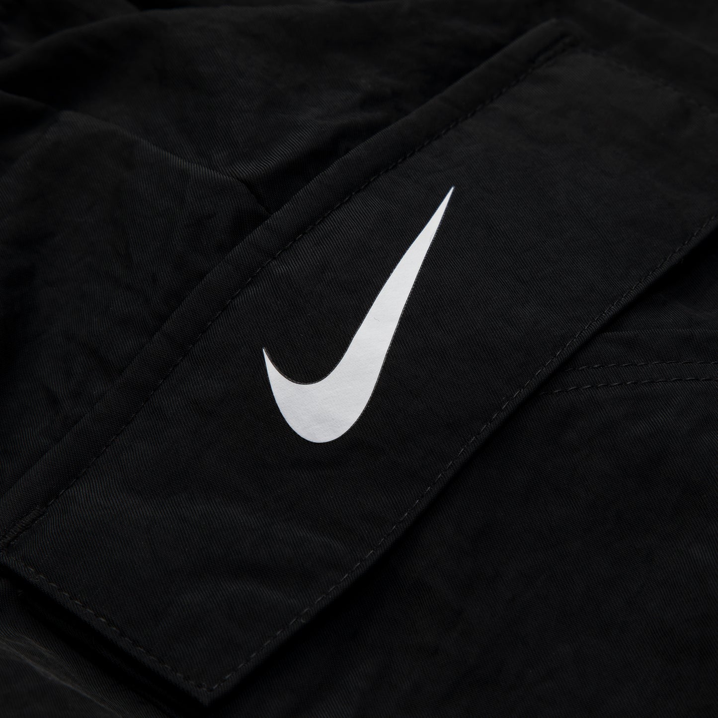Nike Womens Sportswear Essential Woven High-Rise Shorts (Black/White)